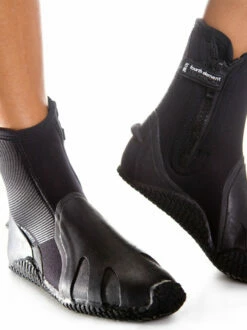 Fourth Element Pelagic Boots -Online Dive Gear Sales Shop Fourth Element Pelagic 6.5 Boots Lifestyle