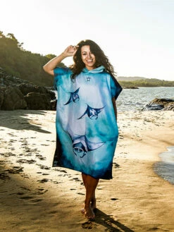 Ocean Armour Manta Poncho -Online Dive Gear Sales Shop Ocean Armour Manta Poncho Lifestyle Beach Female Front