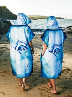 Ocean Armour Manta Poncho -Online Dive Gear Sales Shop Ocean Armour Manta Poncho Lifestyle Beach Pair Back