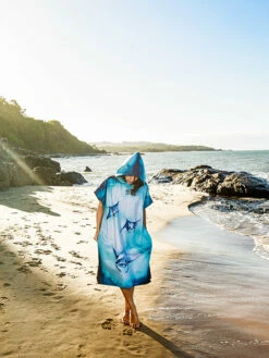 Ocean Armour Manta Poncho -Online Dive Gear Sales Shop Ocean Armour Manta Poncho Lifestyle Female Front